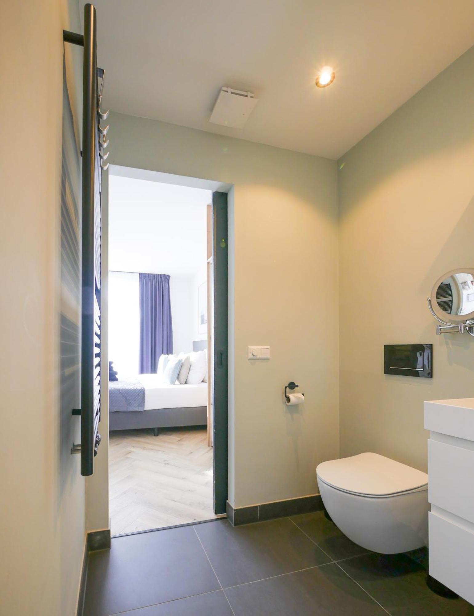 Hosted By Wendy Willem 3 *