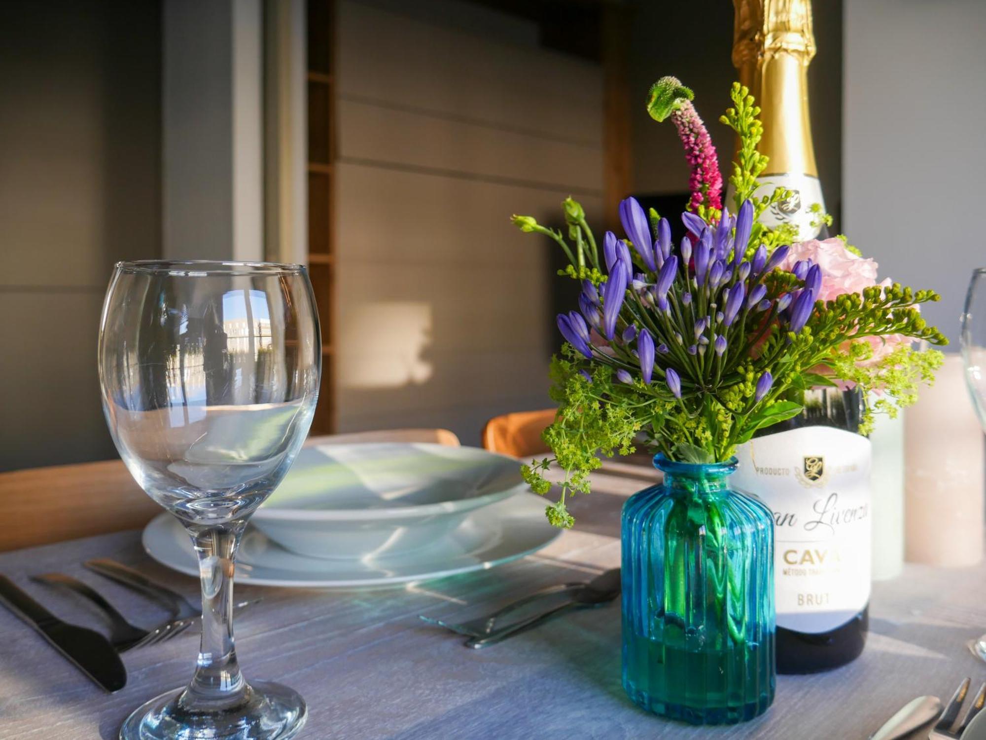 Hosted By Wendy Willem 3