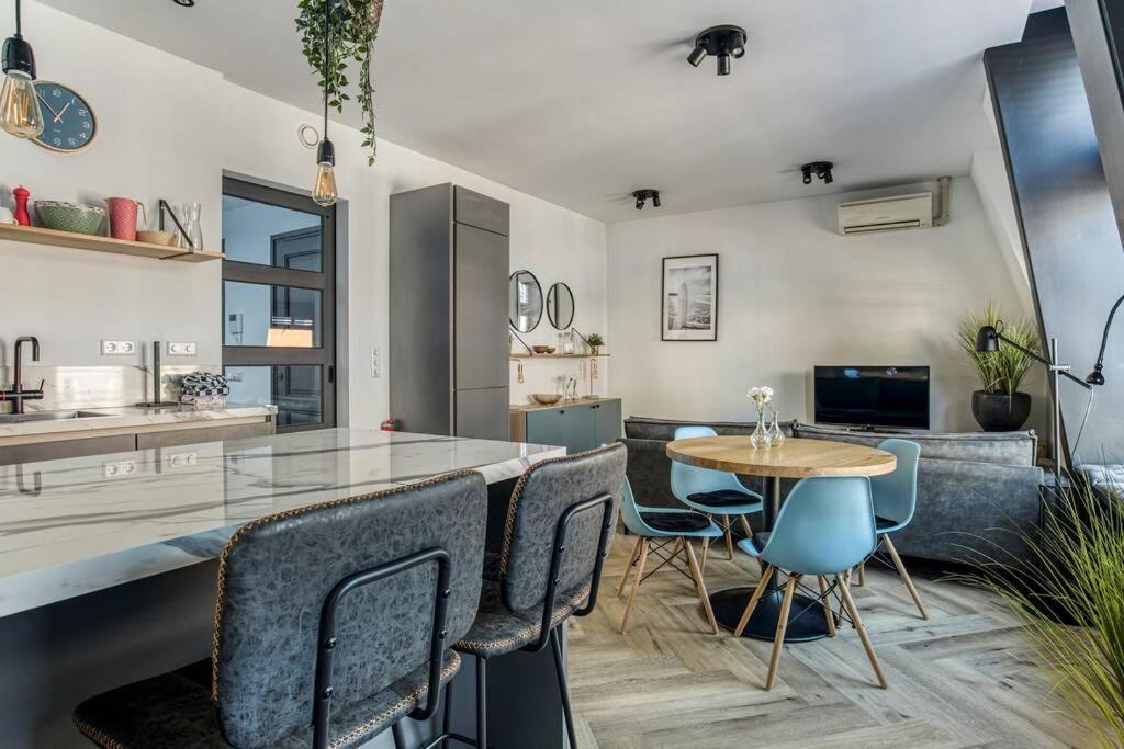 Hosted By Wendy Willem 3