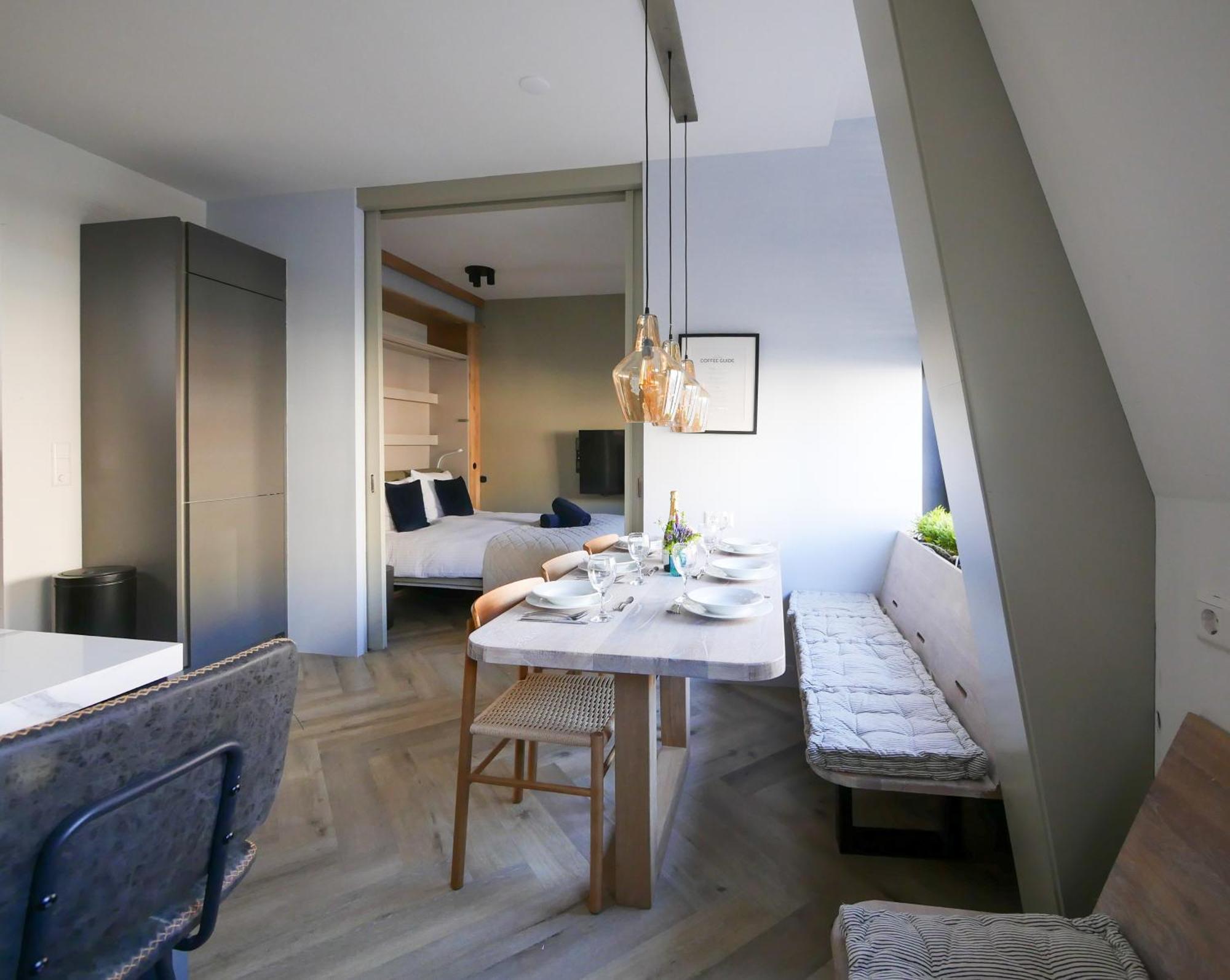 Hosted By Wendy Willem 3 *