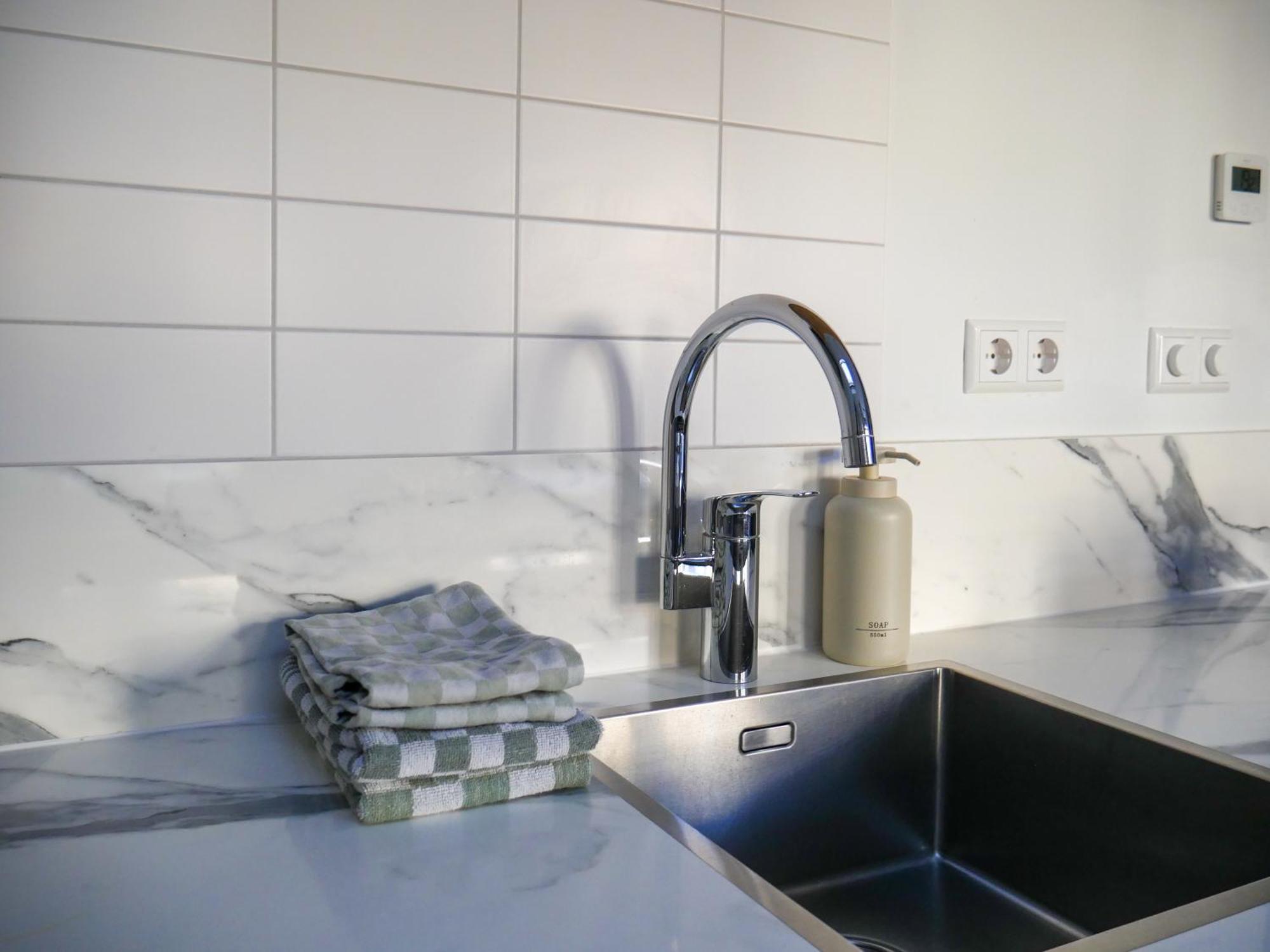 Hosted By Wendy Willem 3 *