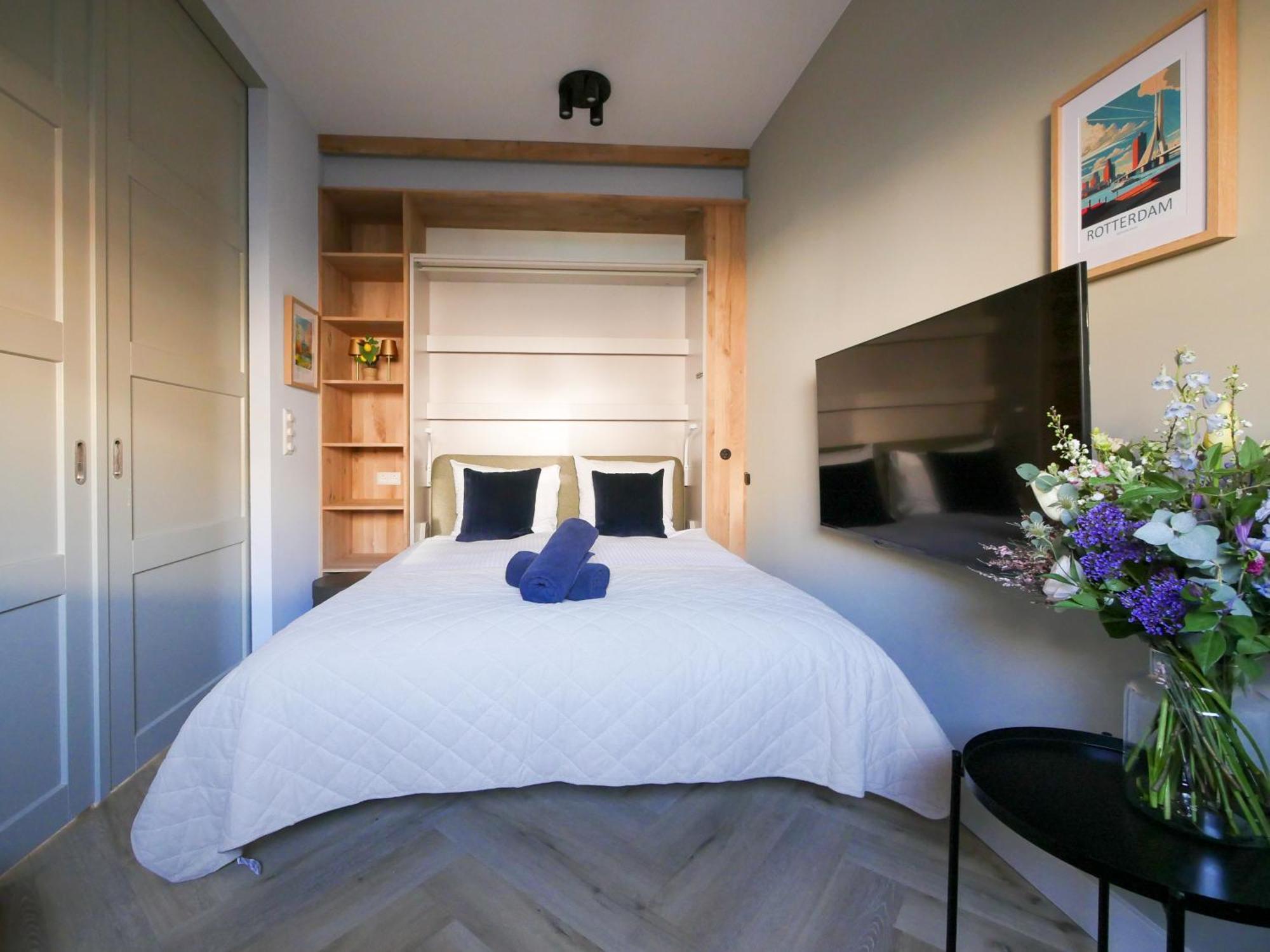 Hosted By Wendy Willem 3 *